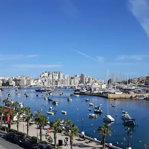 Pensión Shore Bridge, Gzira